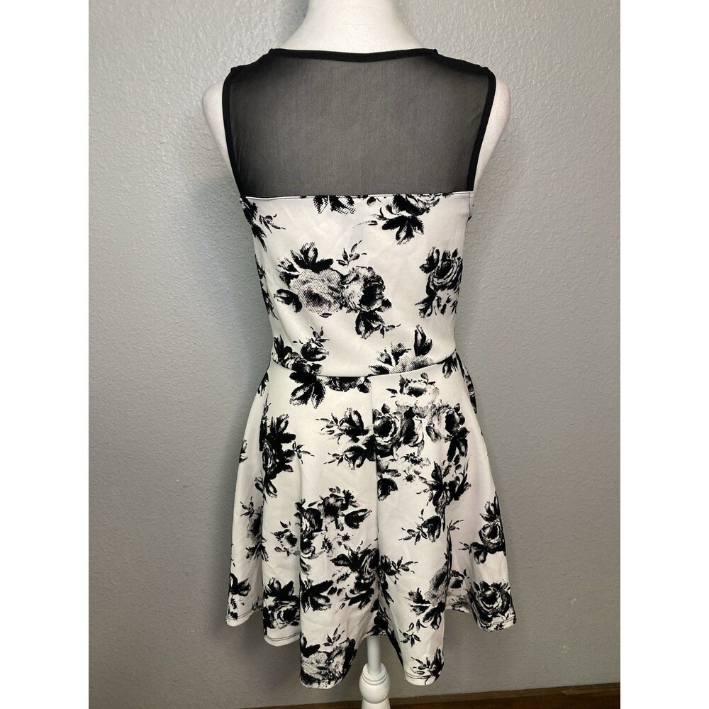 50s Style Fit & Flare Black White Floral Dress Medium Tradwife Mesh Neckline - Picture 4 of 11